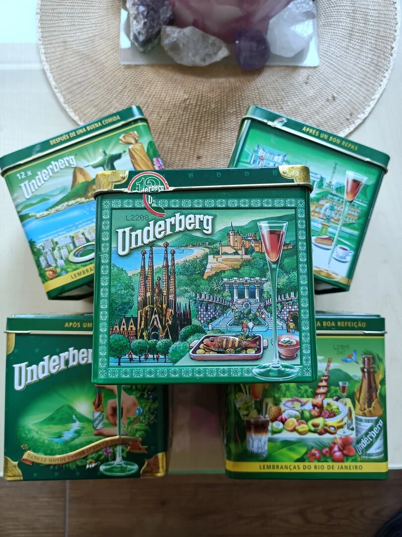 Zbierka plechových krabičiek
